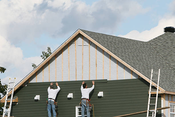 Professional Vinyl Siding technician working in Bunnlevel, NC